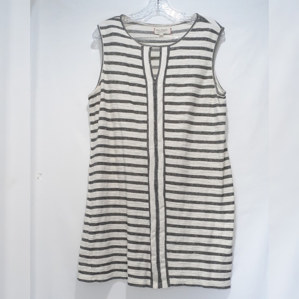 💥5 for 25 Max Studio sleveless blouse